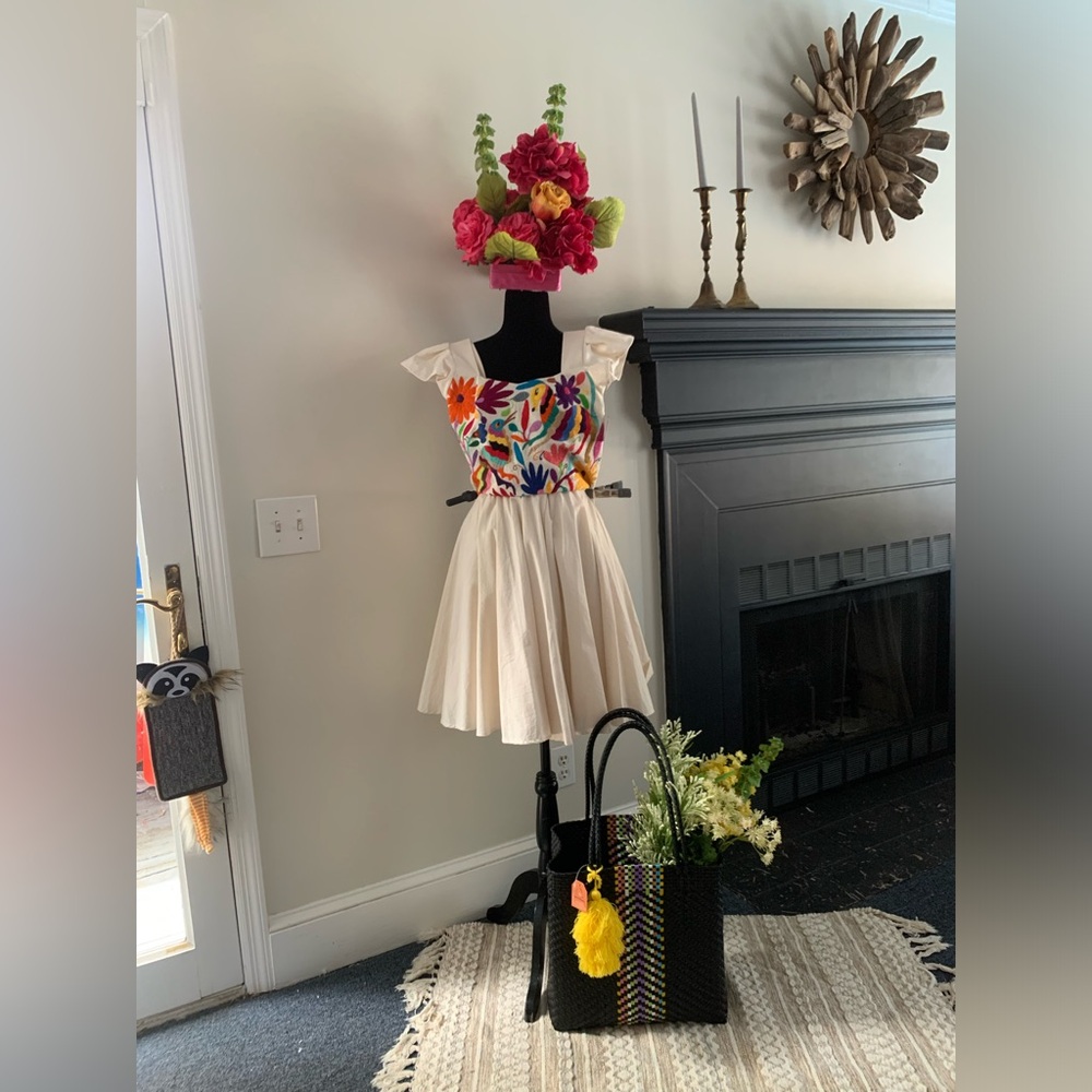 Tradicional Huanengo Mexican dress